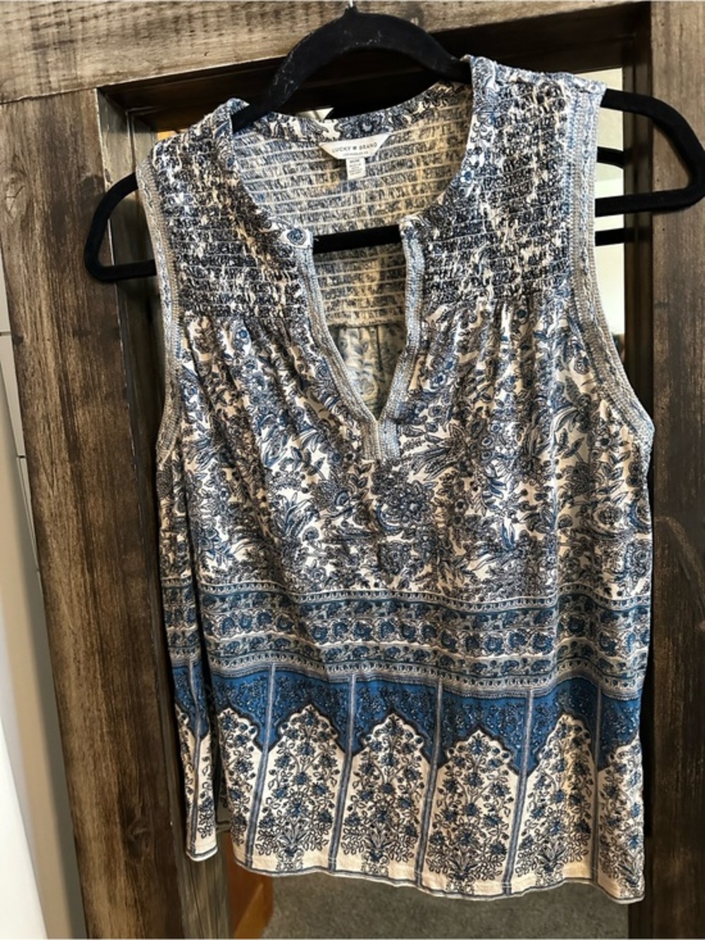 Lucky Brand Women’s Medium Sleeveless Boho Tank Top Blue White Floral Smocked